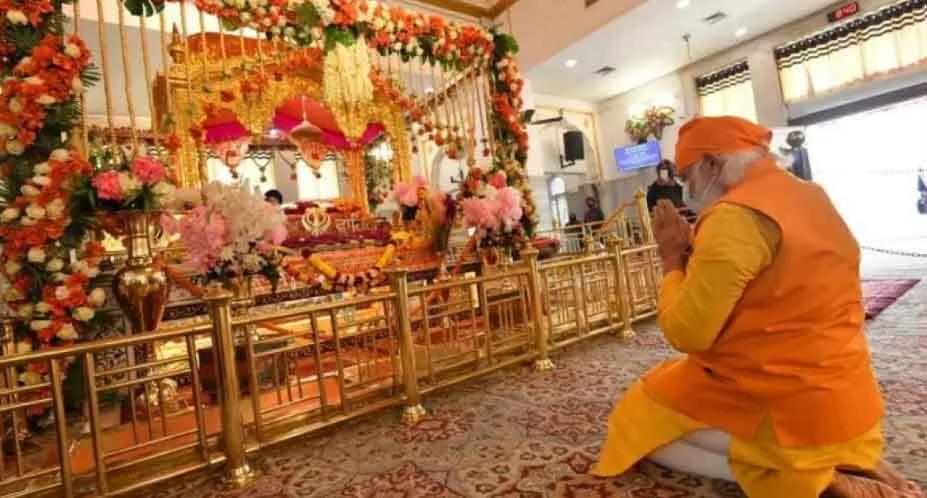 प्रधानमंत्री ने रकाबगंज गुरुद्वारा जाकर मत्था टेका