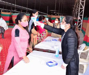 Operation of eye patients started in the camp