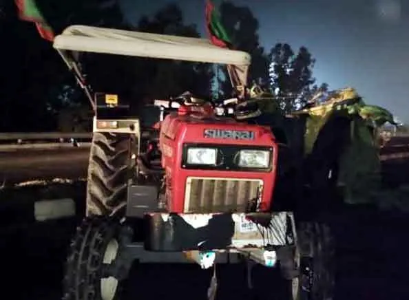 कैंटर ने ट्रैक्टर-ट्रॉली में मारी टक्कर, दो किसानों की मौत, 9 घायल