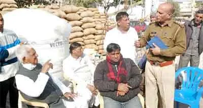 गन प्वाइंट पर व्यापारी से लूटे डेढ़ लाख