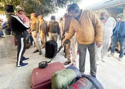 श्रीधाम एक्सप्रैस ट्रेन में बम की अफवाह से मचा हड़कंप