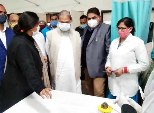 वैक्सीन डोज के बाद 42 दिन तक स्वास्थ्य विभाग की हिदायतों का करें पालना: विज