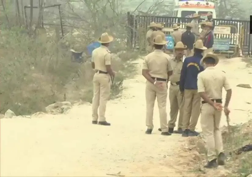 कर्नाटक: शिमोगा में विस्फोट, 8 लोगों की मौत, विस्फोट से सड़कों में आई दरार