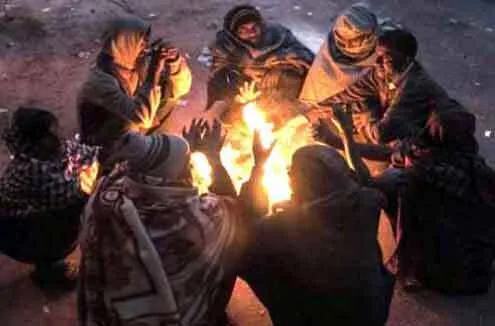 घने कोहरे और सर्द हवाओं ने छुड़ाई कंपकंपी