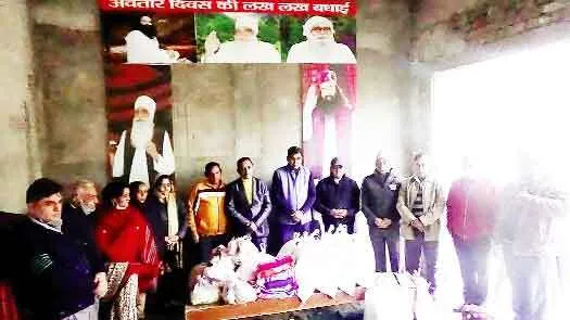 पावन अवतार माह के उपलक्ष्य में साध-संगत ने जरुरतमंद परिवारों को बांटा राशन