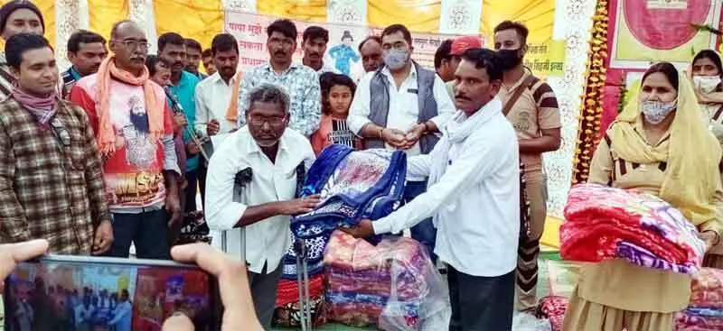पावन अवतार माह की खुशी में गूंजा रामनाम, 70 लोगों को बांटे कंबल व गर्म वस्त्र