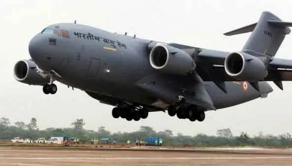 वायु सेना ने कारगिल में फंसे 75 यात्रियों को निकाला