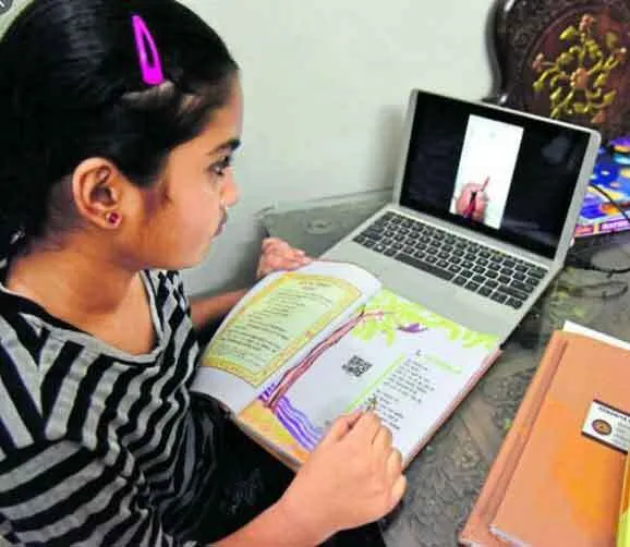 इंटरनेट के साथ ऑनलाइन क्लास भी ठप, छात्र परेशान