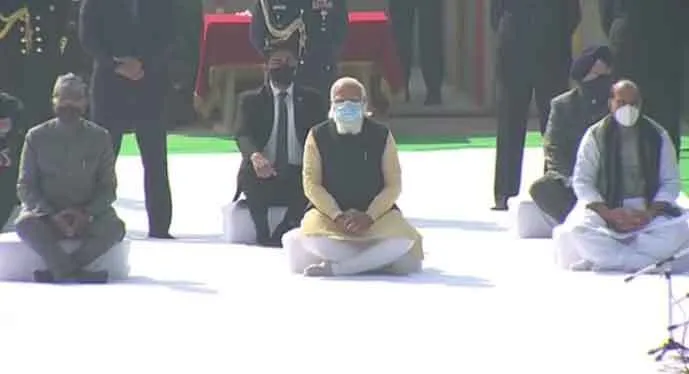 राष्ट्रपति, उपराष्ट्रपति तथा प्रधानमंत्री ने राजघाट जाकर दी बापू को श्रद्धांजलि