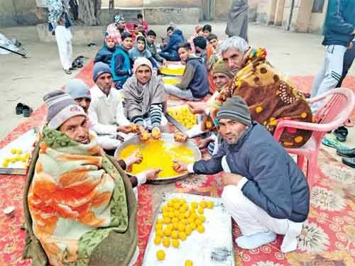 फूलकां गांव ने किसानों के लिए तैयार करवाए देसी घी के 20 क्विंटल लड्डू