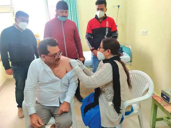 शाह सतनाम जी स्पेशलिटी अस्पताल में चला वैक्सीनेशन अभियान