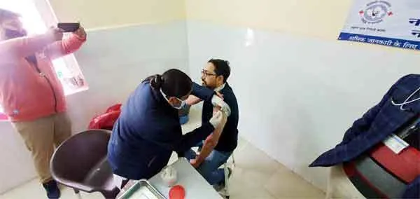 उत्सव से माहौल के बीच लगा खुशियों का टीका