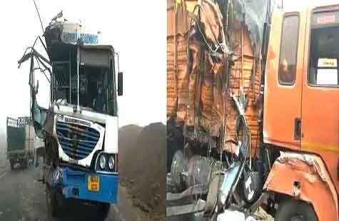बस-कैंटर में टक्कर, 26 घायल