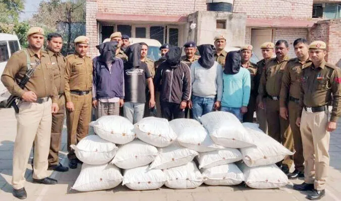 300 किलो गांजा पत्ती सहित पाँच गिरफ्तार