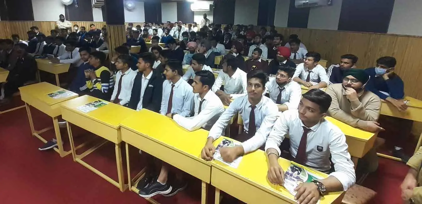 शाह सतनाम जी बॉयज कॉलेज में करियर काउंसलिंग का आयोजन