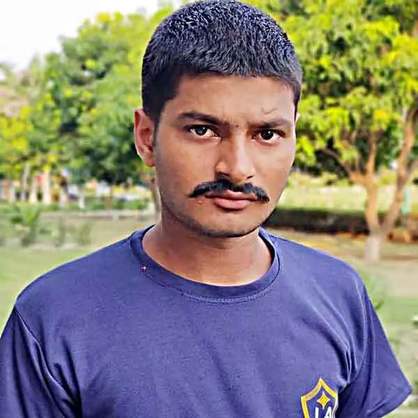 ‘शिक्षित युवाओं का मनोबल तोड़ रहे रोजगार के घटते अवसर’