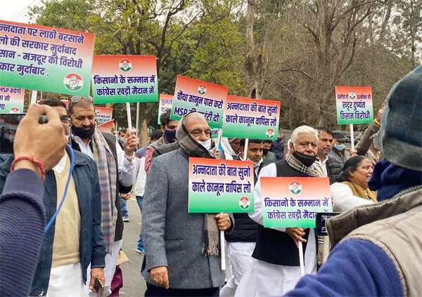 बारिश के बीच भूपेंद्र हुड्डा के नेतृत्व में कांग्रेस विधायकों ने किया राजभवन तक पैदल मार्च
