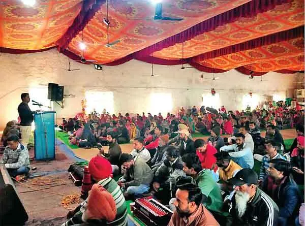 साध-संगत ने 8 जरूरतमंद परिवारों को वितरित किया राशन