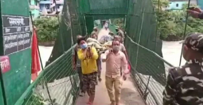 भारत-नेपाल के बीच बने झूला पुल खुले