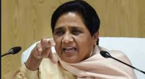 मायावती ने केंद्र और राज्य सरकारों से पेट्रोलियम पदार्थों के करों में कमी की मांग की