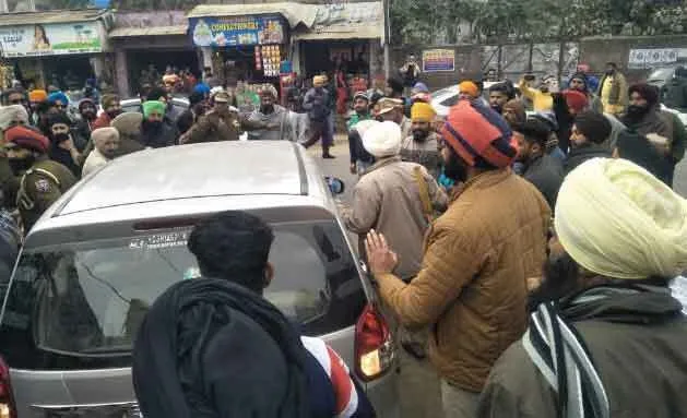 नगर निकाय चुनाव: होशियारपुर में भाजपा नेता के वाहन पर हमला