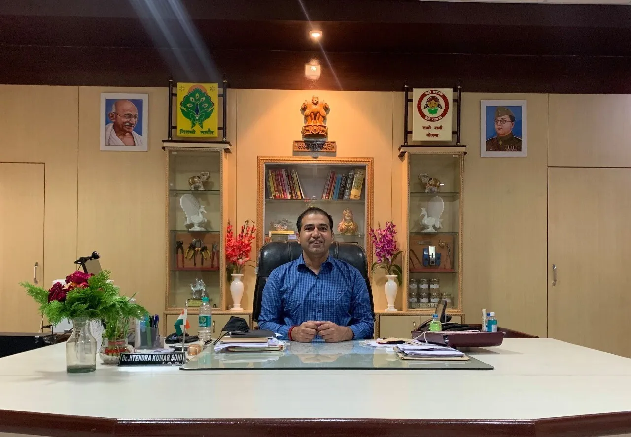 नागौर कलैक्टर डॉ. जितेंद्र सोनी ने 875 शिक्षा के मंदिरों में फैलाया उजियारा