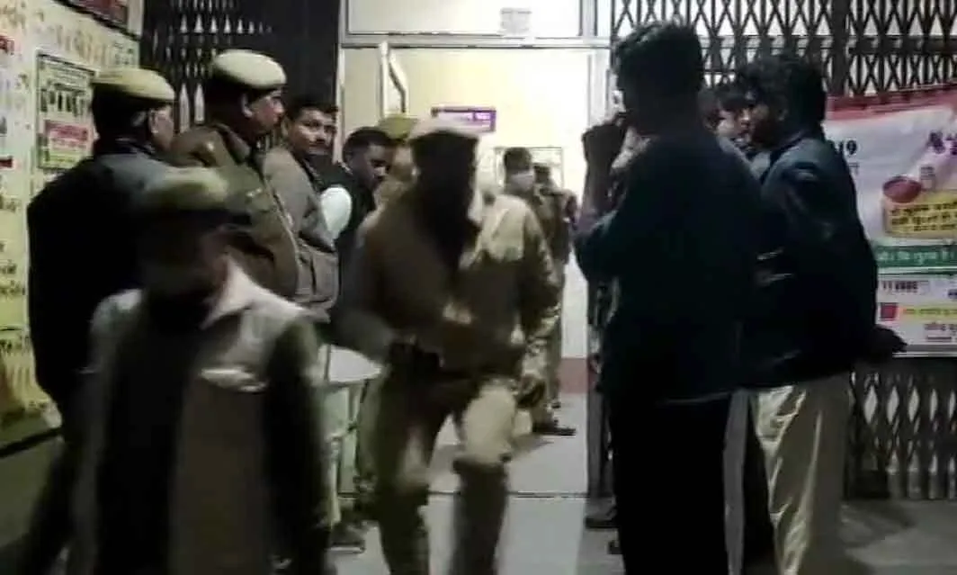 उन्नाव केस : जिदंगी और मौत से जूझ रही तीसरी लड़की, चार युवकों से पूछताछ