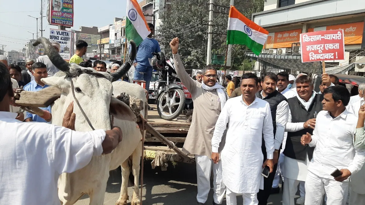 बढ़ती महंगाई और कृषि कानूनों पर सियासी संग्राम