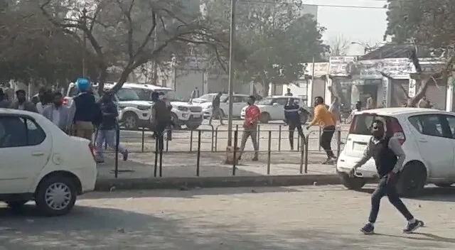 सुखबीर बादल के काफिले पर हमला, गाड़ी तोड़ी