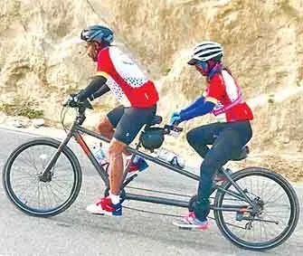 कंवर गिल और ग्रिनशीना कार्तिक ने टैंडम बाईक पर तय किया 1500 किमी का सफर, बनाया रिकॉर्ड 