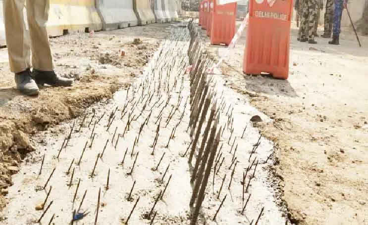 टिकरी बॉर्डर पार नहीं जा पाएंगे किसानों के ट्रैक्टर