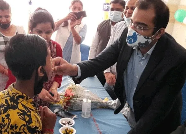 …जब गुरुग्राम के डीसी ने निगली एलबेंडाजोल टैबलेट