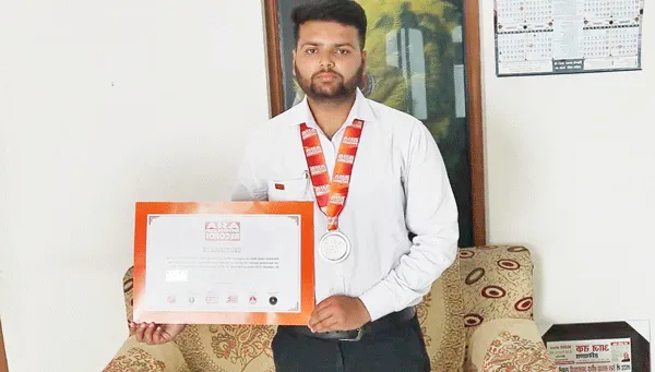 अभिषेक इन्सां ने एशिया बुक ऑफ़ रिकॉर्ड में दर्ज करवाया नाम