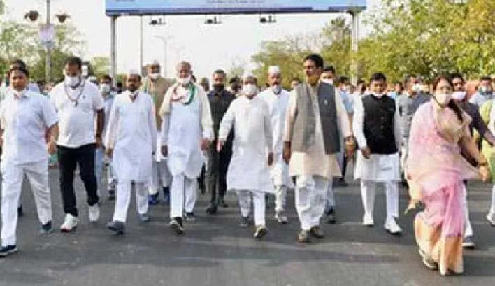 गहलोत ने बजाजनगर से गांधी सर्कली तक किया पैदल मार्च