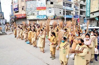 लॉकडाउन का एक साल पूरा : दुनिया रूकी, हर कदम रूका पर नहीं रूकी ‘मानवता’