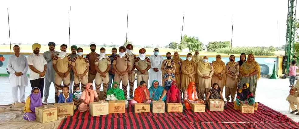 डेरा अनुयायियों ने व्रत रख जरूरतमंदों को बांटा 5 करोड़ 67 लाख 17 हजार 500 रुपये का राशन
