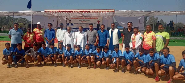 भिवानी में आयोजित राज्य स्तरीय हैंडबाल प्रतियोगिता में डी.सी.एम स्कूल बिठमड़ा की टीम ने हासिल किया तीसरा स्थान