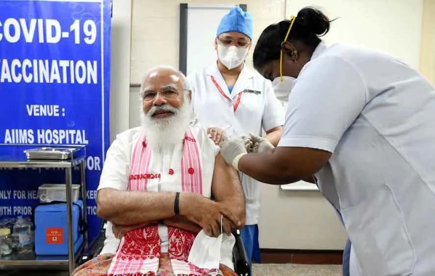 मोदी ने एम्स में लगवायी कोरोना वैक्सीन