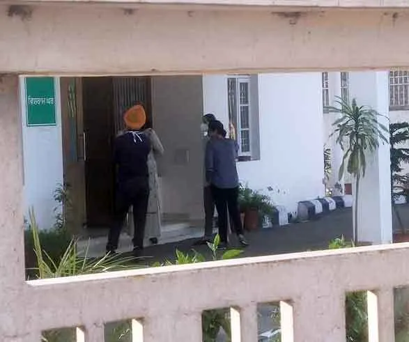 खन्ना में आयकर विभाग की छापामारी, पांच गिरफ्तार