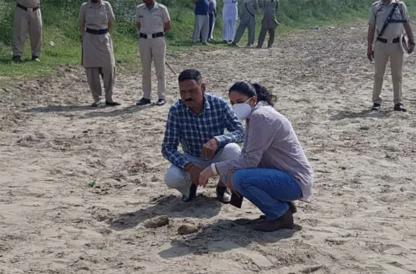 मारकंडा नदी के समीप खेतों में 6 जिंदा बम शैल मिलने से सनसनी