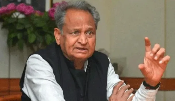 दूसरी लहर से बचाव के लिए कड़े कदम जरूरी : गहलोत
