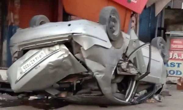 कार पलटने से चार दोस्तों की दर्दनाक मौत, एक गंभीर