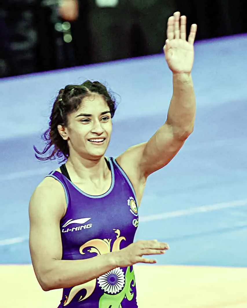 स्वर्ण जीतकर विनेश बनी नंबर एक पहलवान