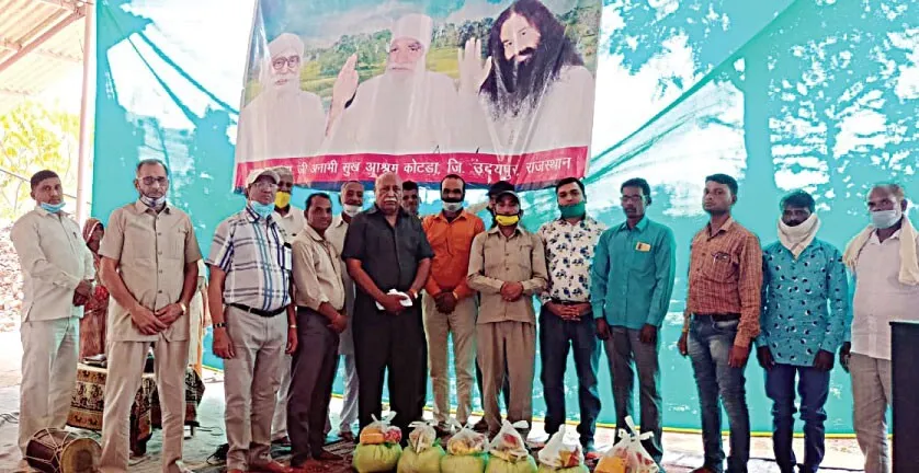साध-संगत ने व्रत रखकर बचा राशन जरूरतमंद परिवारों को दिया