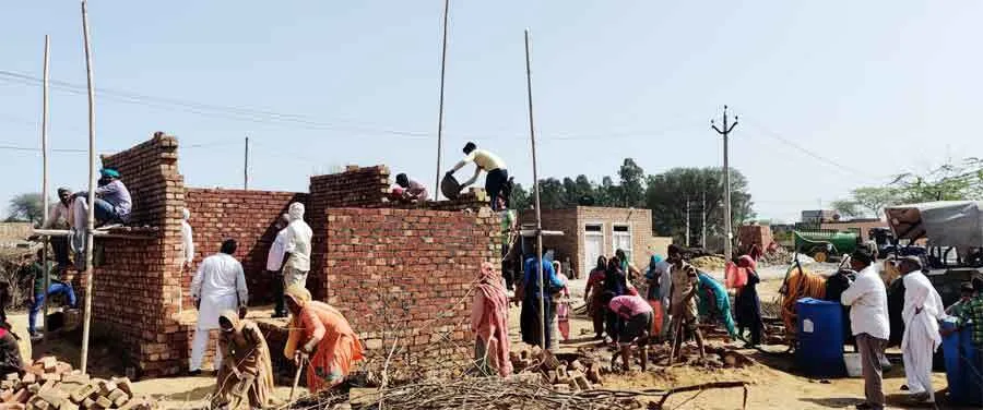 ब्लॉक कल्याण नगर के सेवादारों ने बनाकर दिया आशियाना