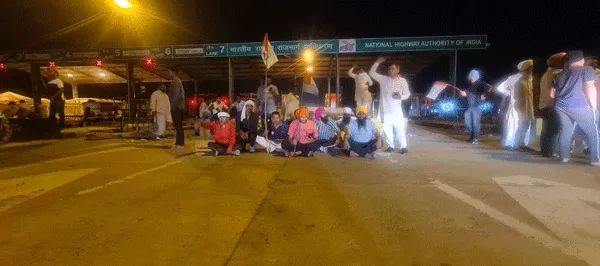 रोहतक में किसानों पर हुए लाठीचार्ज के विरोध में सभी राष्ट्रीय राजमार्ग हुए जाम