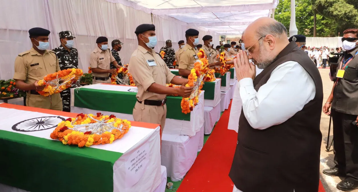 गृह मंत्री शाह ने नक्सली हमले में शहीद जवानों को दी श्रद्धांजलि