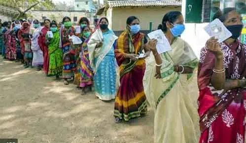 बंगाल चुनाव: छिटपुट हिंसाओं के बीच, 77.68 फीसदी मतदान