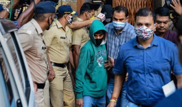 ड्रग्स मामला: मुम्बई में एनसीबी की छापेमारी, दो तस्करों को लिया हिरासत में