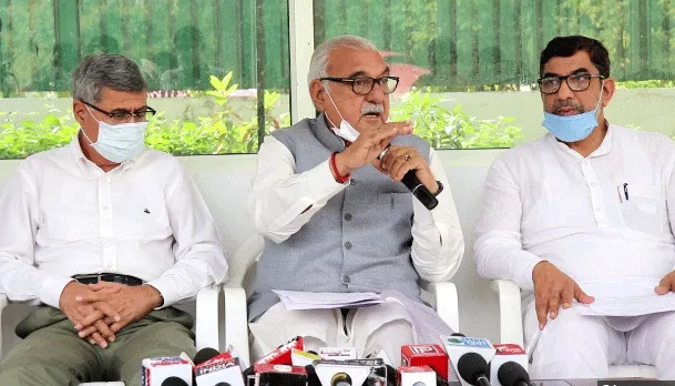 किसानों से पंजा लड़ा रही है सरकार : हुड्डा